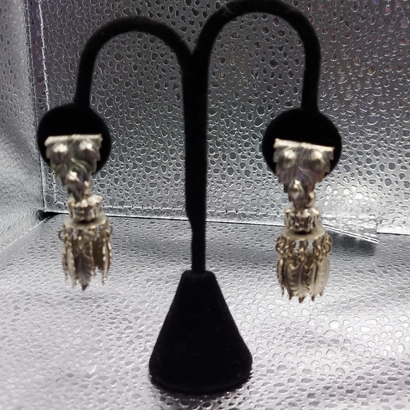 Vintage Leaves Dangle Earrings. Unique & Attractive. VGC. - Picture 11 of 11